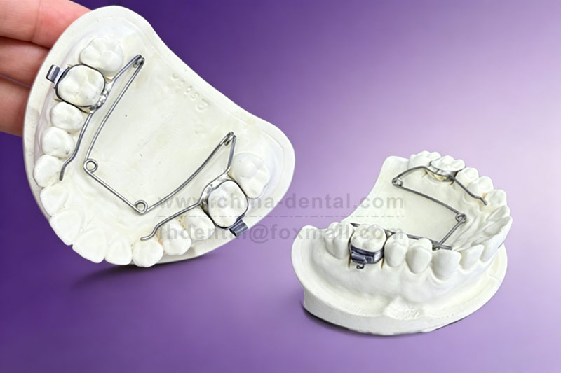 In the Early Stage of Orthodontics, Use a Four-Eye Spring Expander First to Easily Solve the Problem of a Narrow Dental Arch